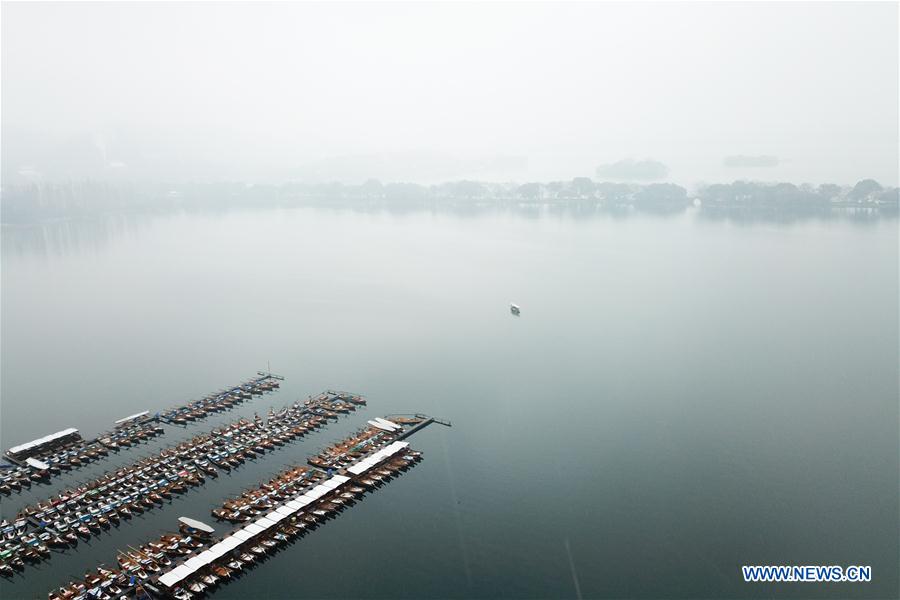 CHINA-ZHEJIANG-HANGZHOU-SNOWFALL (CN)