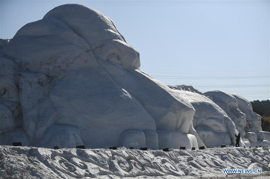 CHINA-LIAONING-SHENYANG-SNOW SCULPTURE (CN)