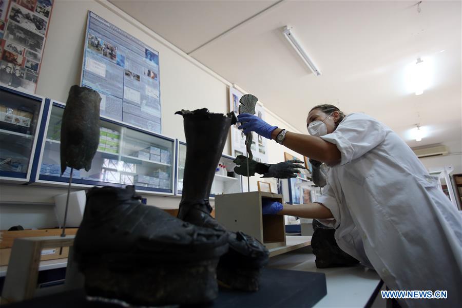 GREECE-ATHENS NATIONAL ARCHAEOLOGICAL MUSEUM-CONSERVATORS