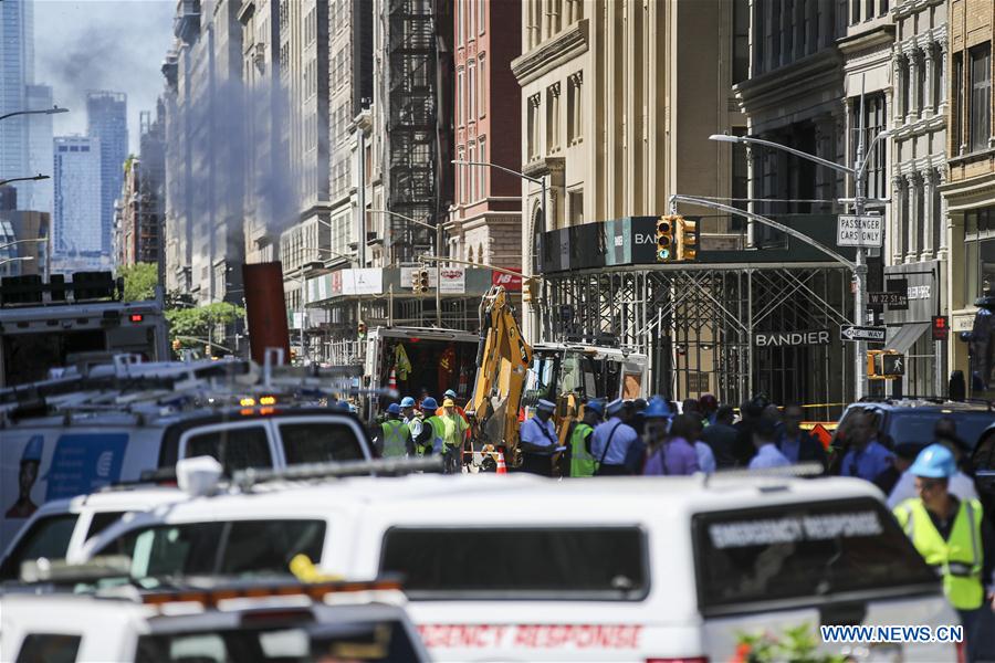 U.S.-NEW YORK-STEAM PIPE EXPLOSION