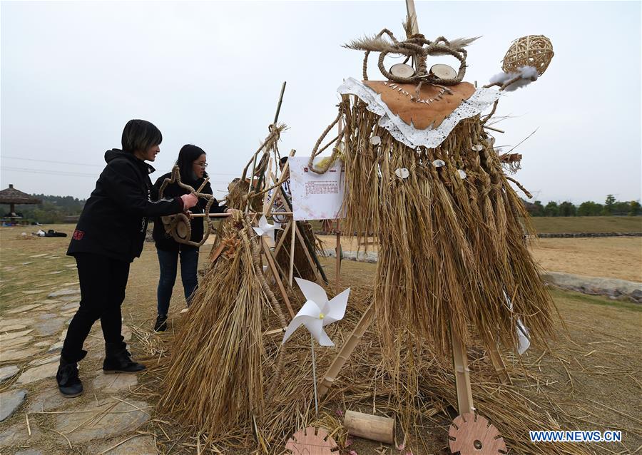 CHINA-NANJING-STRAW SCULPTURE (CN)