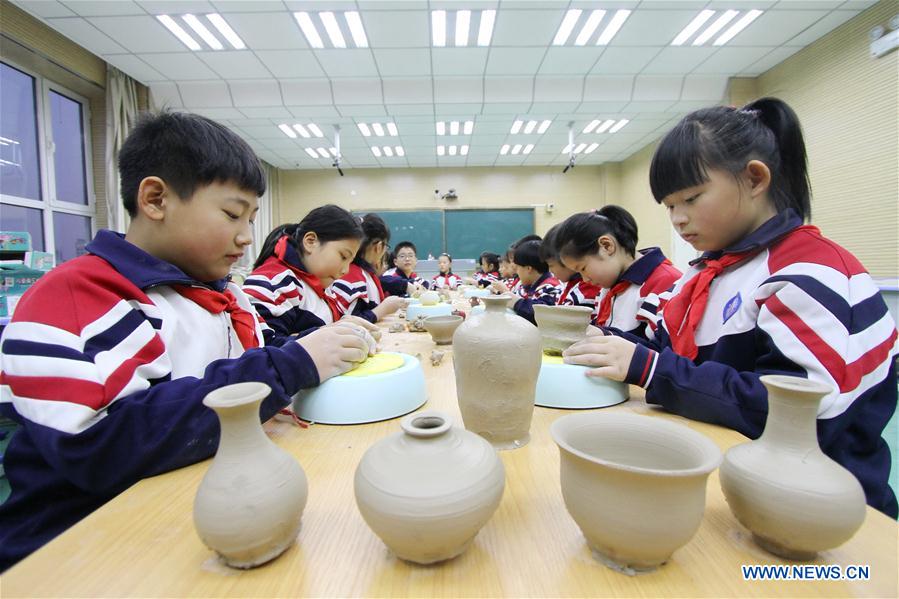 CHINA-HEBEI-SCHOOL-EDUCATION-POTTERY (CN)