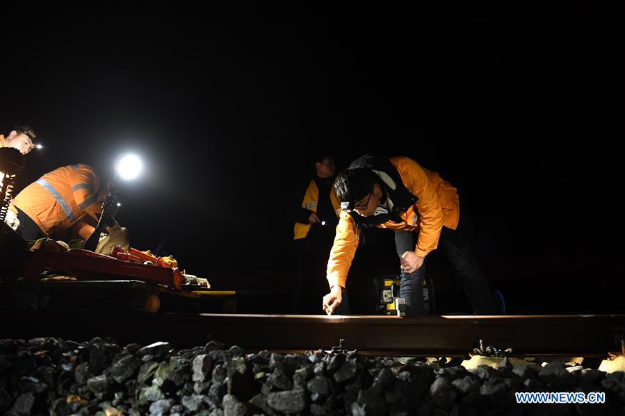 CHINA-ANHUI-HUANGSHAN-RAILWAY STATION-CONSTRUCTION WORKERS (CN)