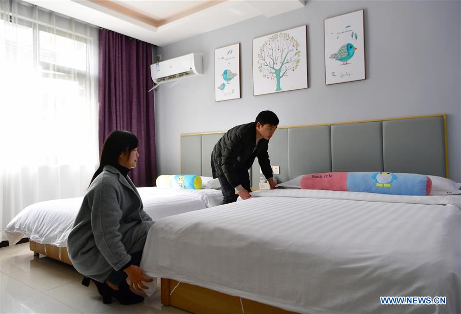 CHINA-WUYISHAN-HOSTEL-COUPLE (CN)