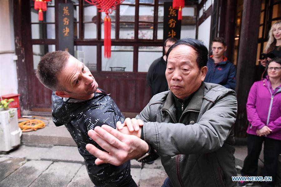 CHINA-FUJIAN-BRITAIN-KUNG FU-LEARNING (CN)