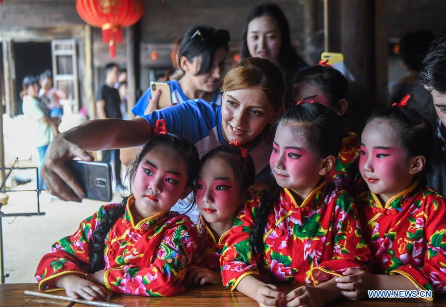 CHINA-ZHEJIANG-FOREIGNERS-MID-AUTUMN FESTIVAL (CN)