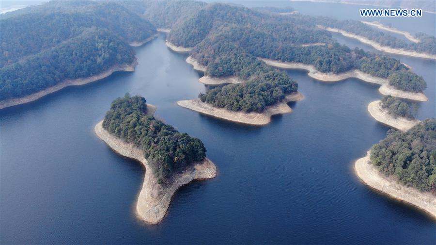 CHINA-ANHUI-HUANGSHAN-LAKE SCENERY (CN)