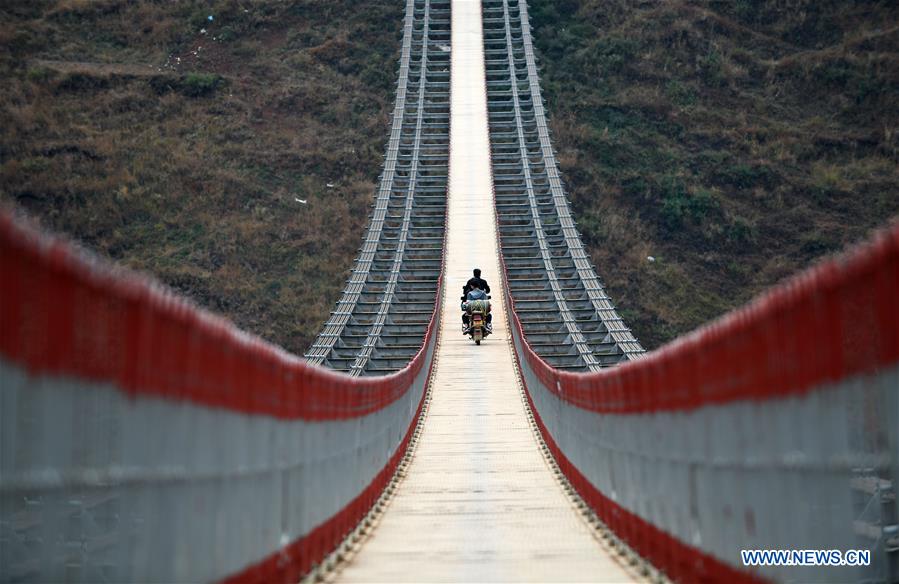 CHINA-GUIZHOU-CABLEWAY-BRIDGE (CN)