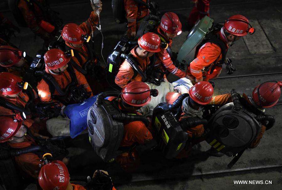 (SPOT NEWS)CHINA-SICHUAN-COAL MINE ACCIDENT-SURVIVORS (CN)