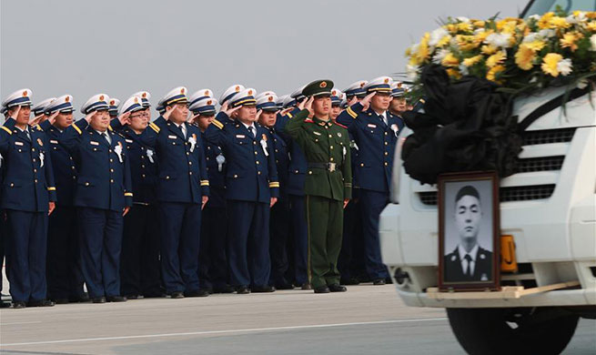 People mourn for martyrs who died while fighting forest fire in Sichuan