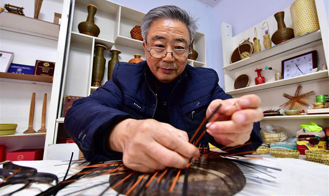 Pic story: 71-year-old farmer dedicated to promote bamboo weaving