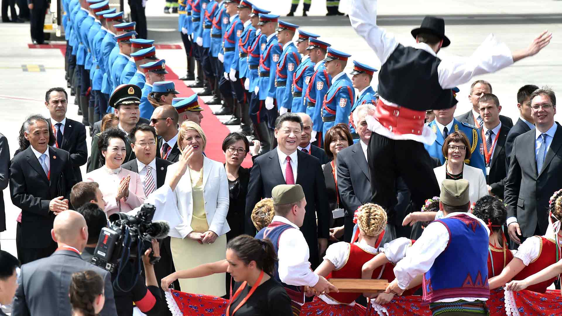 习近平抵达贝尔格莱德 开始对塞尔维亚共和国进行国事访问