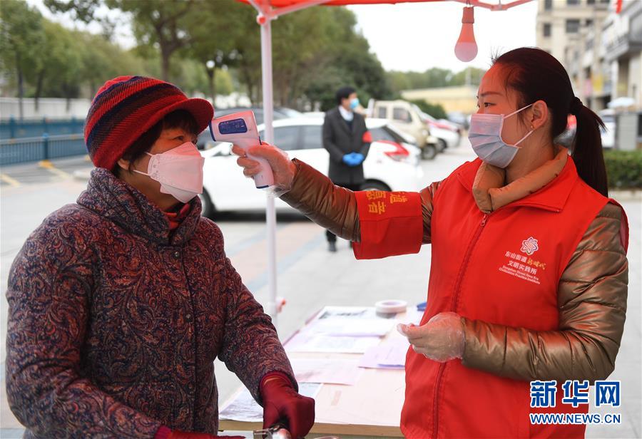 （在习近平新时代中国特色社会主义思想指引下——新时代新作为新篇章·习近平总书记关切事·图文互动）（10）精准发力抓统筹——各地落实“分区分级”有序恢复生产生活